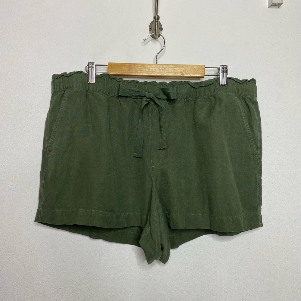 Loft green drawstring ruffle waist shorts